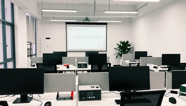 提升专业能力应对行业变化的路径探索